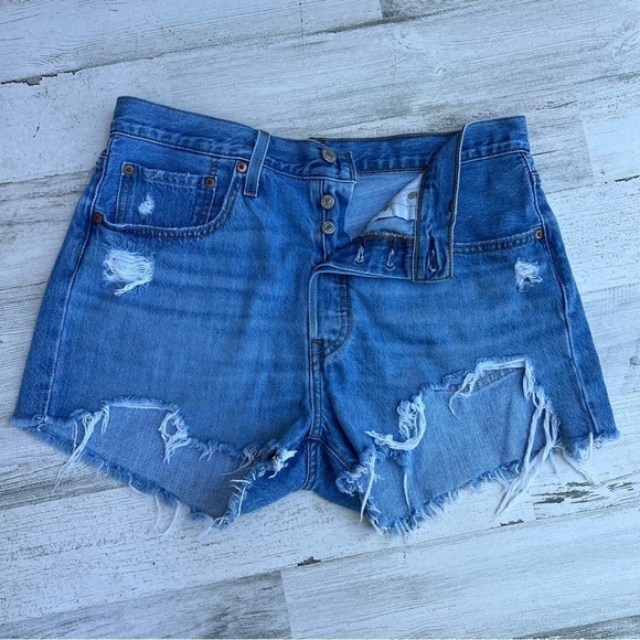Levi’s 501 Button Fly Jean Short Womens Sz 31 Distressed Destroyed Cutout Denim - Picture 15 of 15